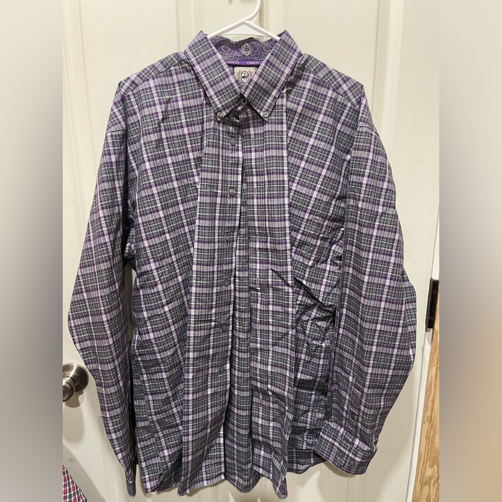 Cinch Men’s Long Sleeve Button Down Shirt Plaid purple
Size large